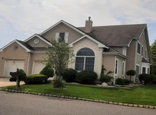 52 Westminster Dr, Monroe Township, NJ 08831