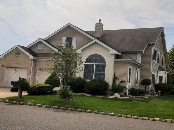 52 Westminster Dr