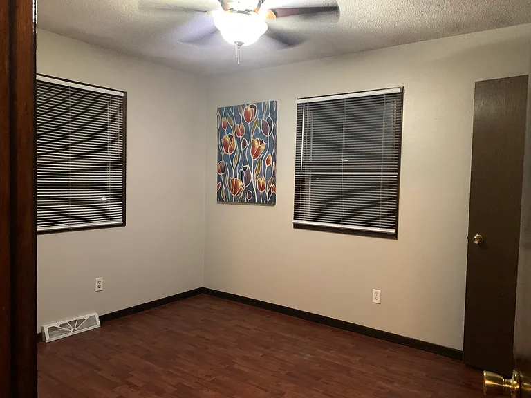 middle bedroom upstairs