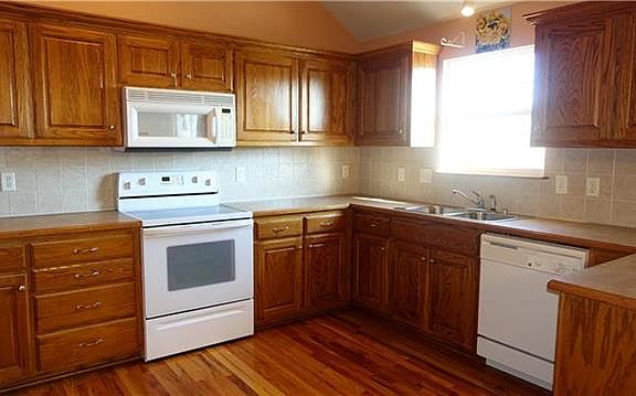 2nd image of 703 Foxtail Ct