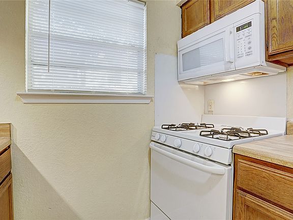 5th image of 904 Sirocco Dr #A