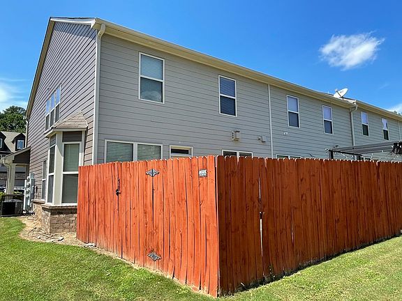 3rd image of 2319 Oakton Pl SE