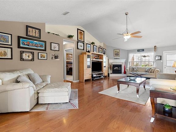 5th image of 1427 Hunters Ridge Dr W