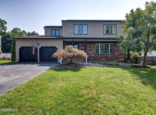 28 Tracy Dr, Manalapan, NJ 07726