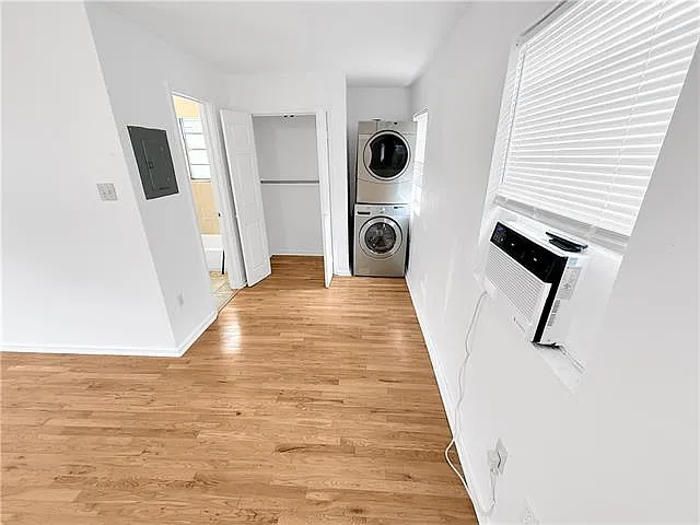 1916 Delachaise St #B — Photo 4