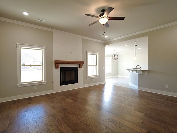 2nd image of 1022 Fair Oaks St
