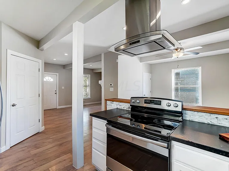 147 Whitethorne Ave — Photo 8