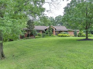 140 Ambleside Ln, Saint Louis, MO 63141