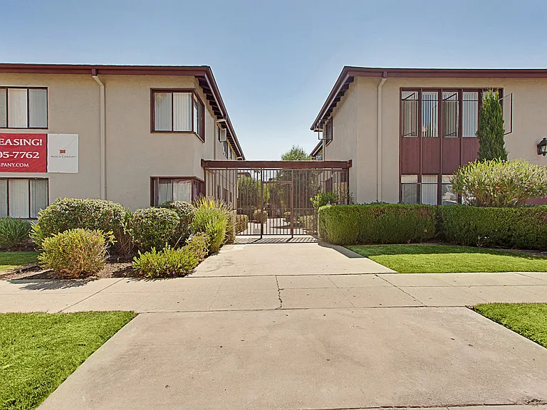 Hazeltine Apartments — Photo 6