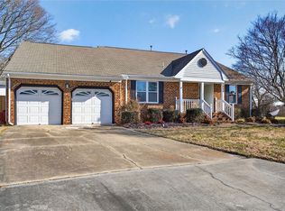 2000 Mozart Cir, Virginia Beach, VA 23454