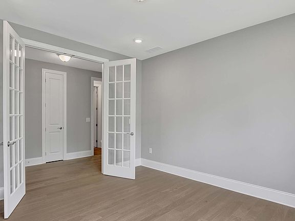 5th image of 466 Silverbell Ct