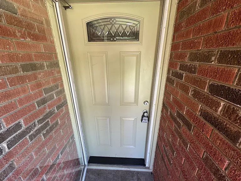 1408 Carlisle Ct — Photo 2