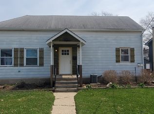 926 Wheeler St #1, Woodstock, IL 60098