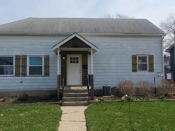 926 Wheeler St #1, Woodstock, IL 60098