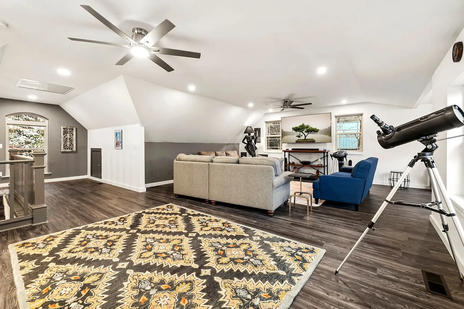 6 bed, 3.0 bath, 5920 sqft, $13,364 — Photo 4