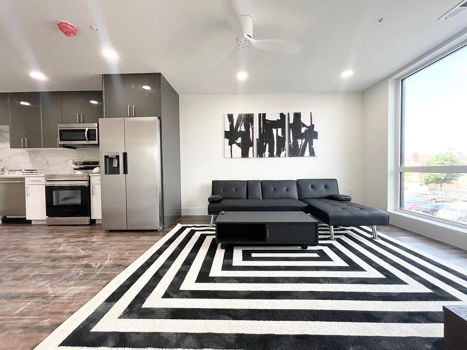 2 bed, 1000 sqft, $2,200 — Photo 4