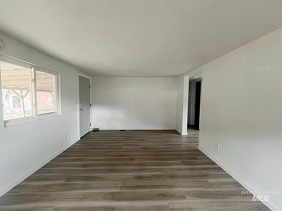 5th image of 614 Pine Ave