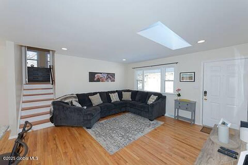 4th image of 79 Trottingham Court
