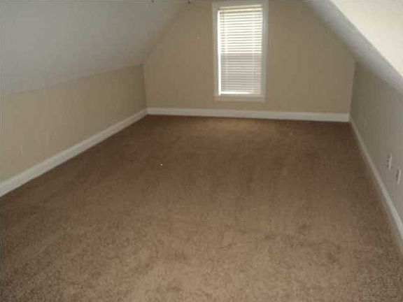 3rd image of 1053 Woodbridge Dr