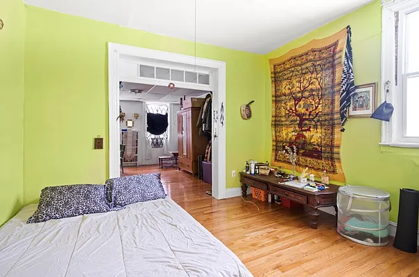 Sold by R New York | media 6