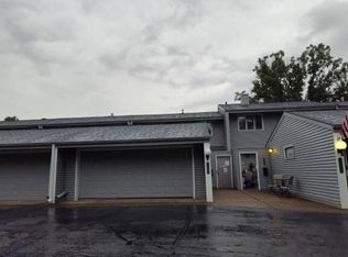 2720 Mackubin St, Roseville, MN 55113