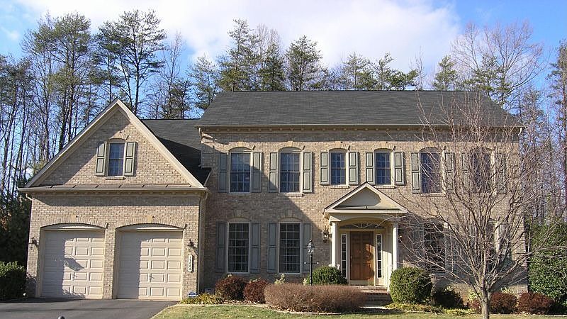 STATELY GORGEOUS HOME!