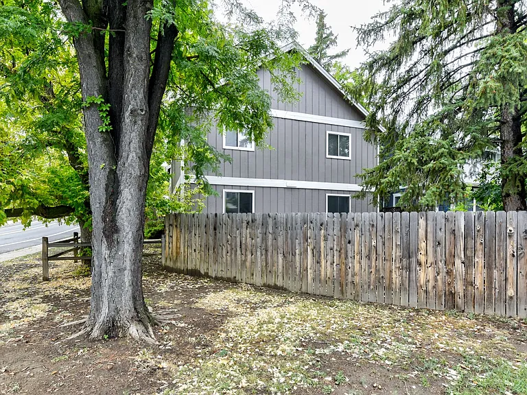 840 North St — Photo 39