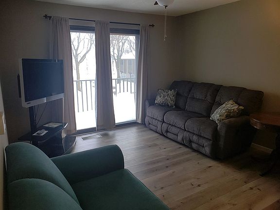 4th image of 3201 Emerson St #218