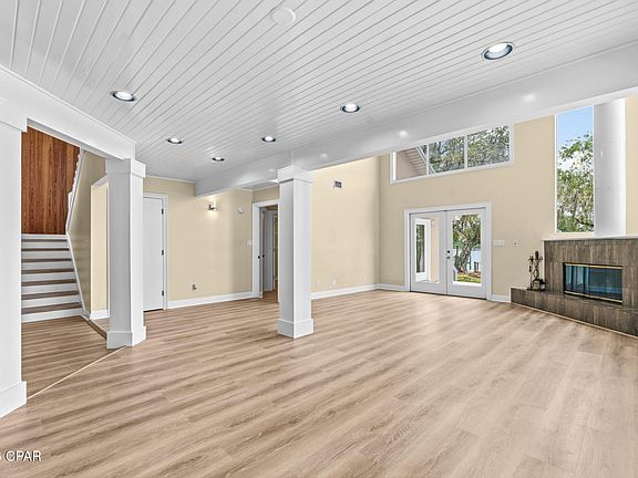 5th image of 2718 Country Club Dr