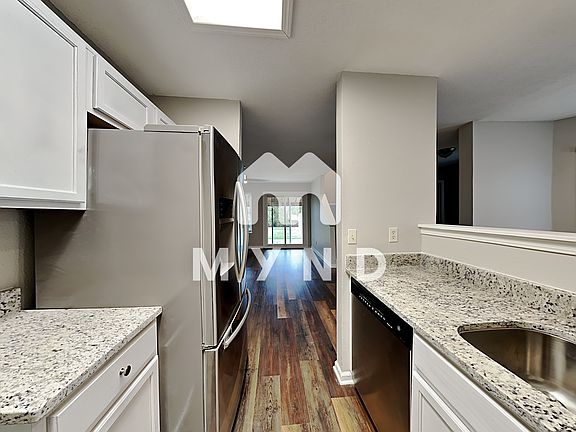 5th image of 1317 Kenwood Dr