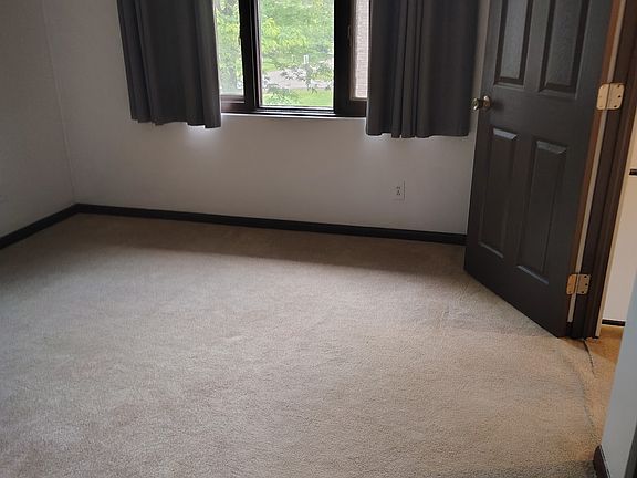 3rd image of 120 Vernon Ave #9