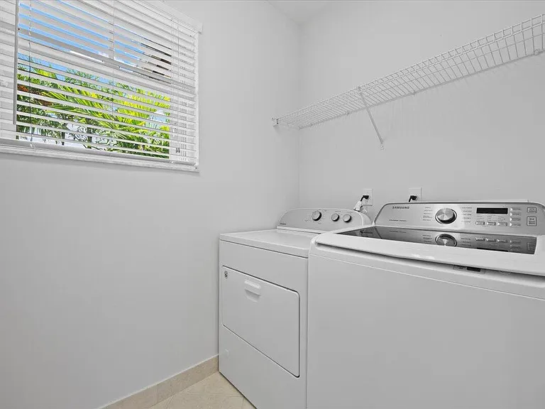 877 Taft Ct — Photo 29