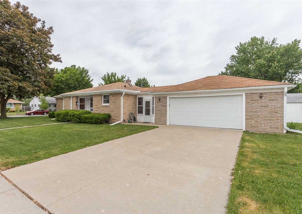 1st image of 1090 Desnoyers St