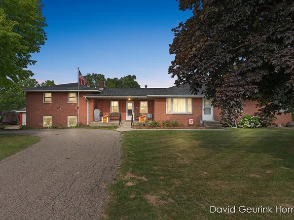 2806 56th St, Fennville, MI 49408