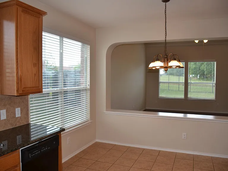 3305 Ocean Dr — Photo 9