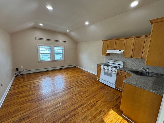 5th image of 2059 Tyler St Floor 2