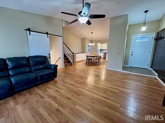 2nd image of 3419 Coventry Ln