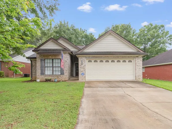 104 Gaffney Ct, Dothan, AL 36305