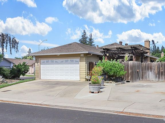 3rd image of 1138 Bradford Cir