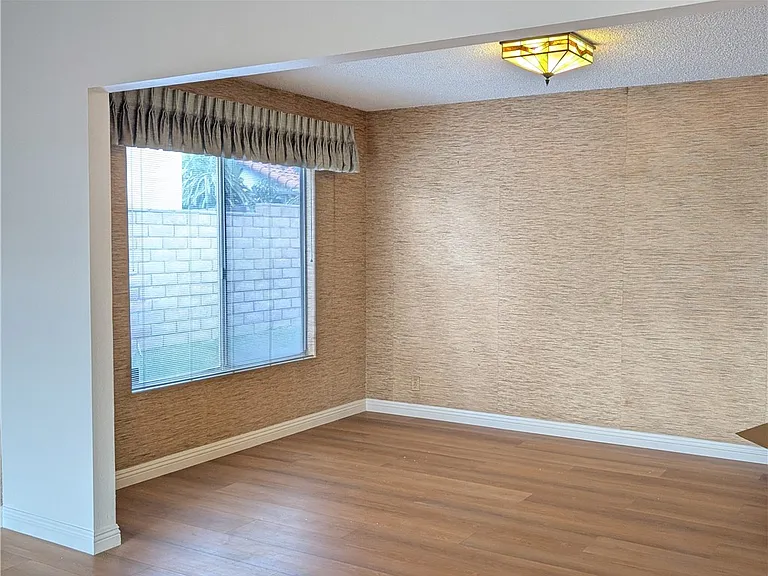 926 W Alfred Pl — Photo 5