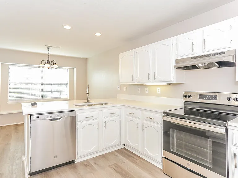 4200 Cranbrook Dr — Photo 8