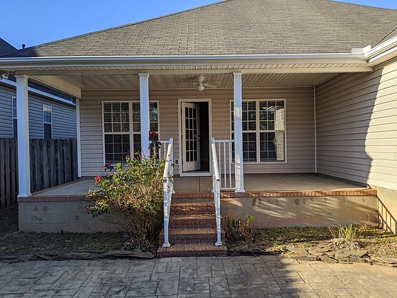3rd image of 595 Bradford Ln