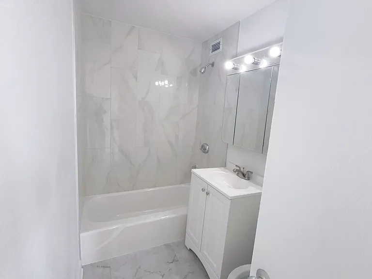 1400 E 55th Pl #802S — Photo 13
