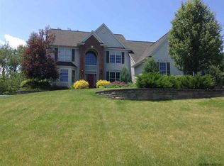 38 Outlook Dr S, Mechanicville, NY 12118