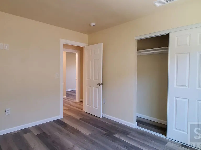 1390 Yale Pl — Photo 14