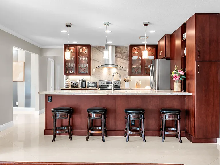 3250 Lakeview Blvd — Photo 10