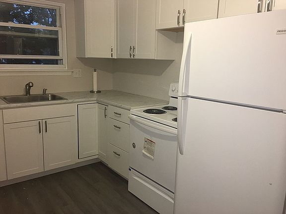 New cabinets/Floors Kitchen 