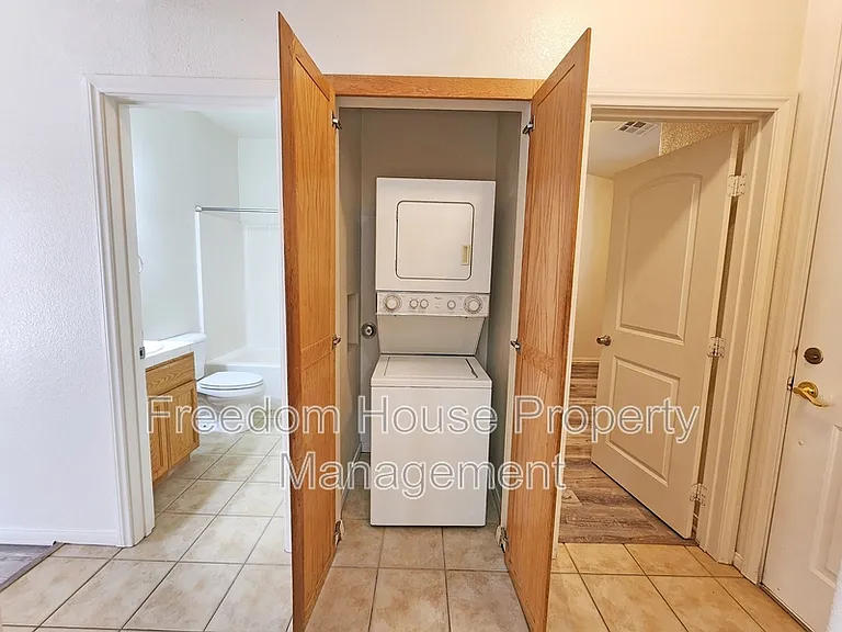 1041 Marne Ct #4 — Photo 21