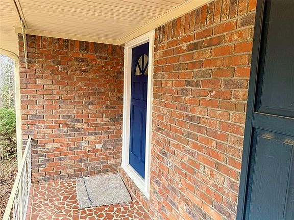 3rd image of 4707 Windsor Dr SW