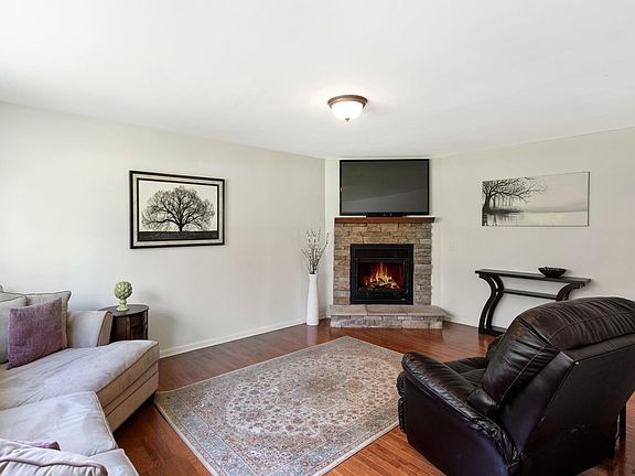 3rd image of 47 B Rolling Brook Dr
